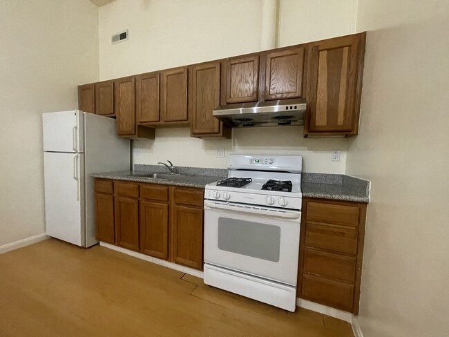 Large Two Bedroom in North Beach!! - Large Two Bedroom in North Beach!! Apartment