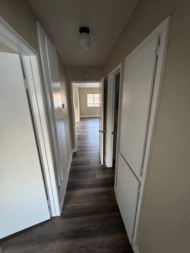 Building Photo - 2155 Canyon Dr Unit B