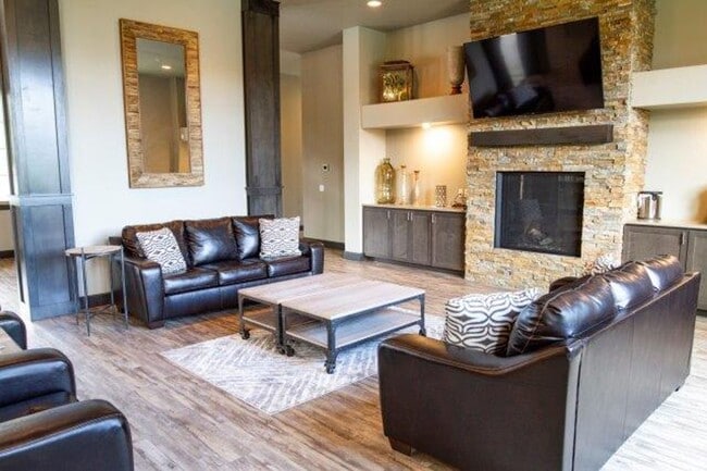 Photo - Come check out this 2 bedroom 2 bath with ... Unit 4846-308