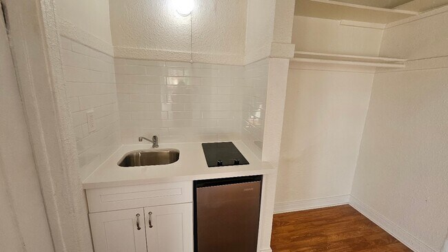 844 S Westlake Ave Unit 209