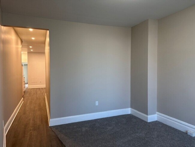 Photo - Harrisburg School District 2 Bedroom 1 Bat... Unit 1