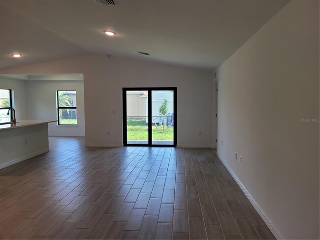 Photo - 11383 Baggot Ave