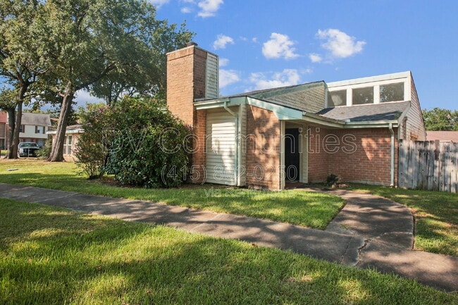 Building Photo - 4802 Oak Hollow St Rental