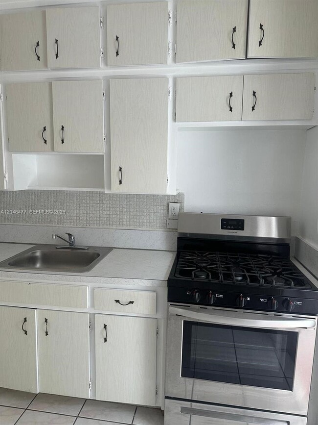 Photo - 7860 Harding Ave Unidad 4B