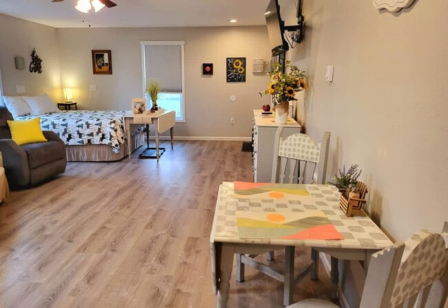 6820 1/2 North Montana Avenue-SI ID1492821P