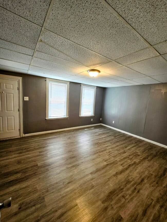 Building Photo - 632 E 5th St Unit 2 Rental
