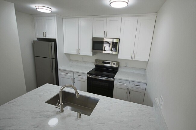 Building Photo - La Jolla 2 Bedroom 2 Bath walking distance... Unit G Rental