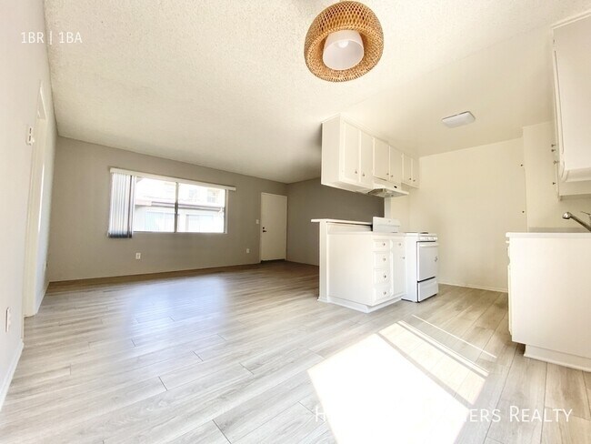 Photo - 3337 S Canfield Ave Unidad 207