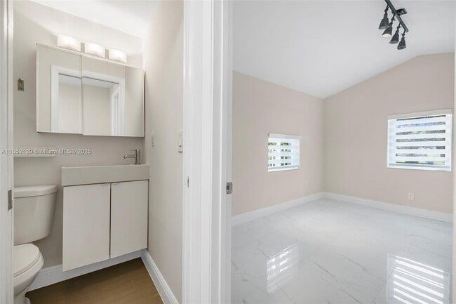 Photo - 340 SW 25th Rd