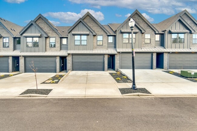 Building Photo - Luxury Townhome for Lease at the Courtyards at Hidden Crest - 6817 NE 131st Way
