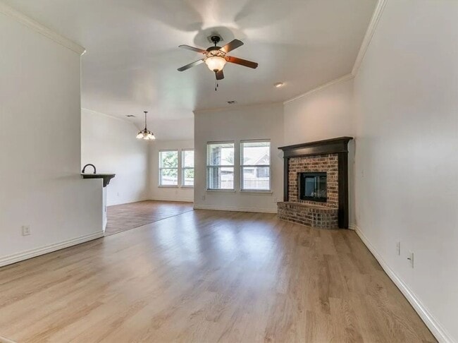 Photo - Spacious 4 Bed 2 Bath + Bonus Room In Edmond
