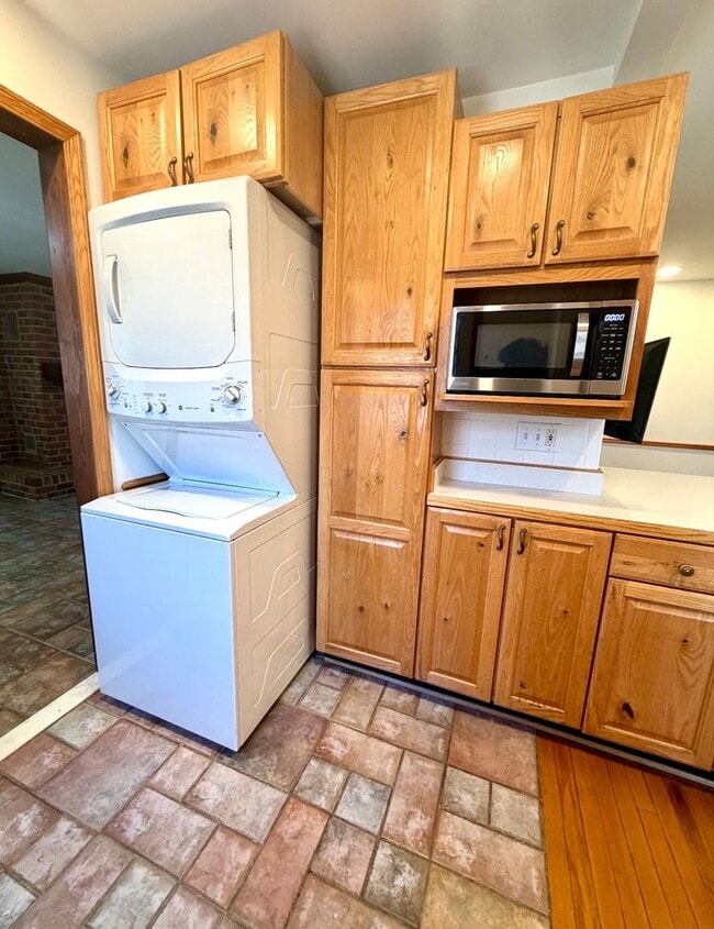 Photo - 5 Bed 2 Bath Home for Rent in Chesapeake!