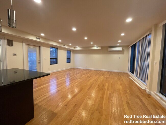 1616 Beacon St Unit 3