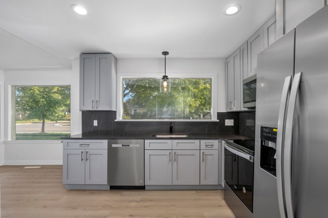 Photo - 2635 Fuller Ave NE