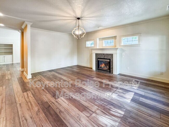 Photo - 998 E Shadow Creek Ln