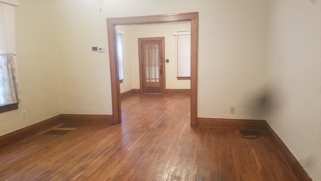 Photo - 2842 Indianola Ave