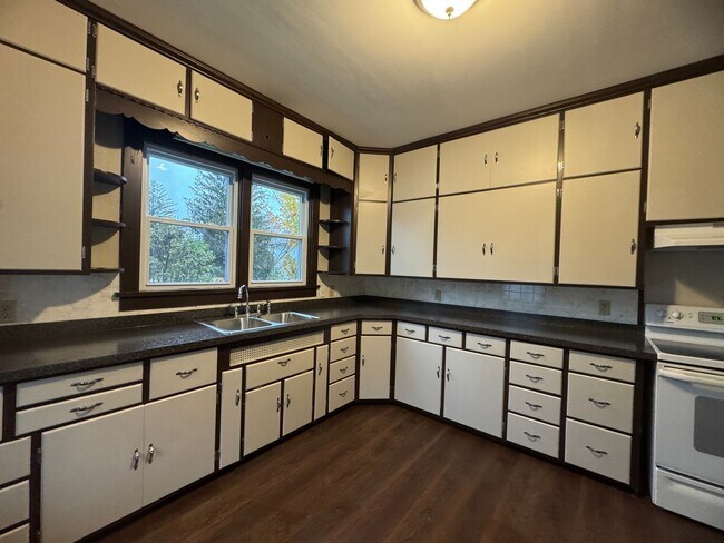 Photo - 9612 Bowman St