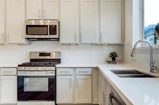 Photo - 5234 Schuler St
