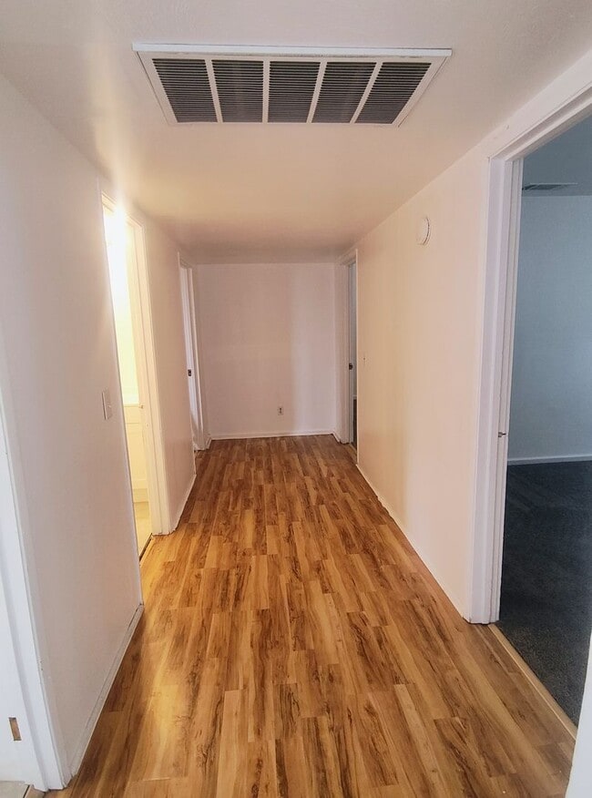 Photo - 11058 Jones St