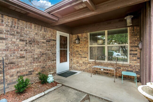 Photo - 212 E Worth St