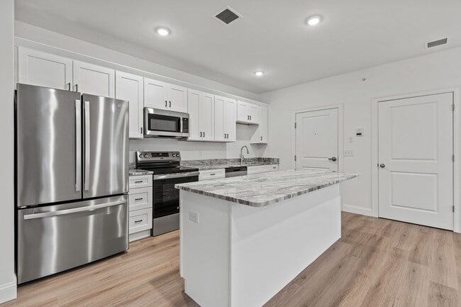 Building Photo - 386 St John St Unit 10