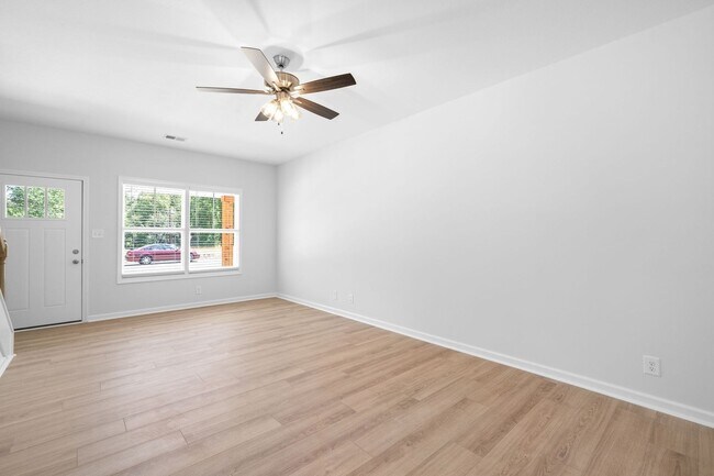 Photo - 2 Bedroom Condo For Rent Near Riverside Dr...