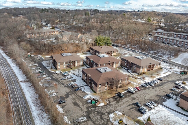 495-525 calle corona - Crown Village