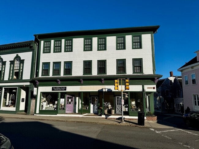 Building Photo - 84 Washington St Unit 2