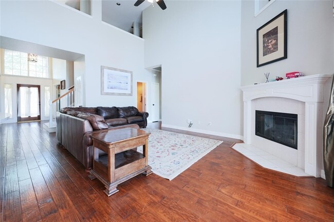 Photo - 2422 Lansing Cir