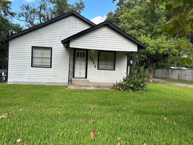 Building Photo - 5605 Lavender St Rental