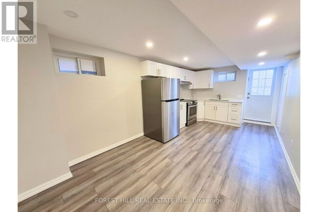 Photo - 136 Esther Crescent