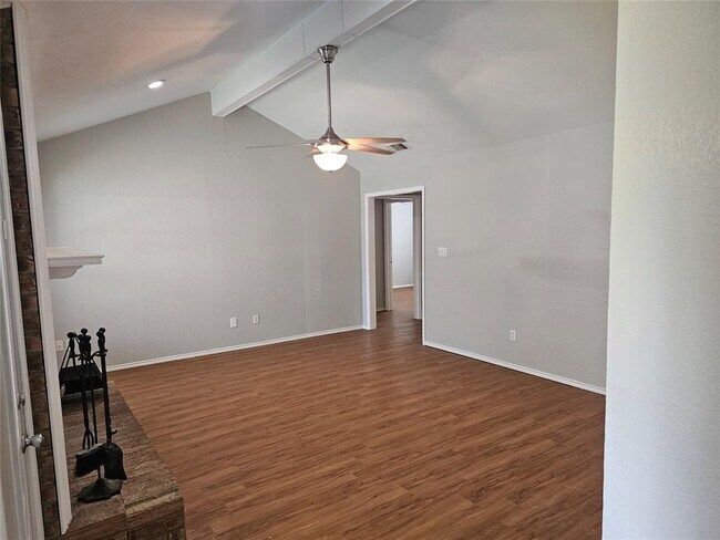 Photo - 302 Burning Tree Dr