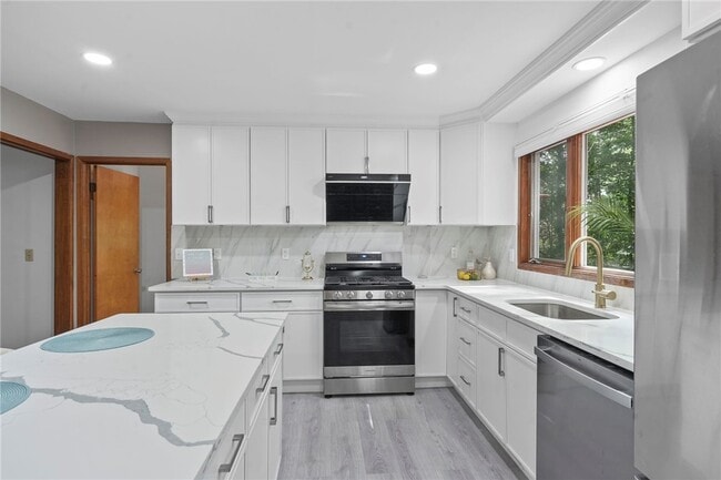 Building Photo - 318 Blackstone Ave Rental