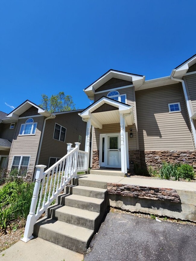14 Cherry Laurel Ln