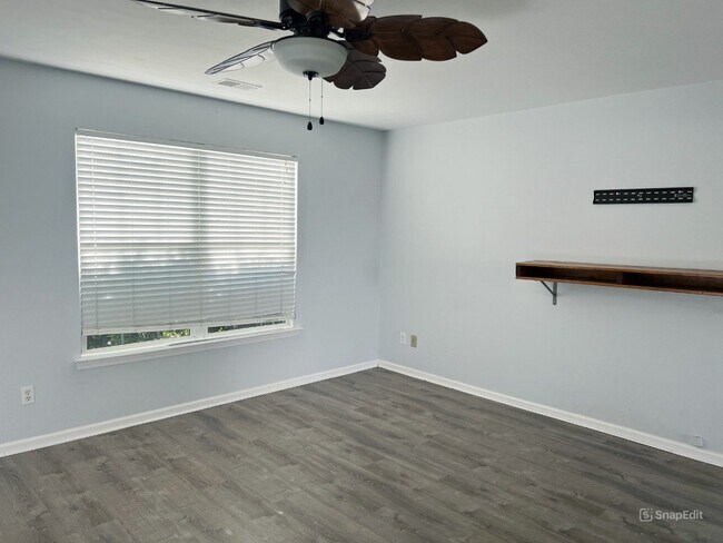 Photo - 140 Wigmore Ln