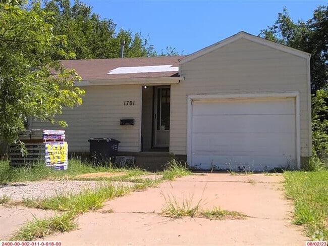 Building Photo - 1701 E Oak Ave Rental