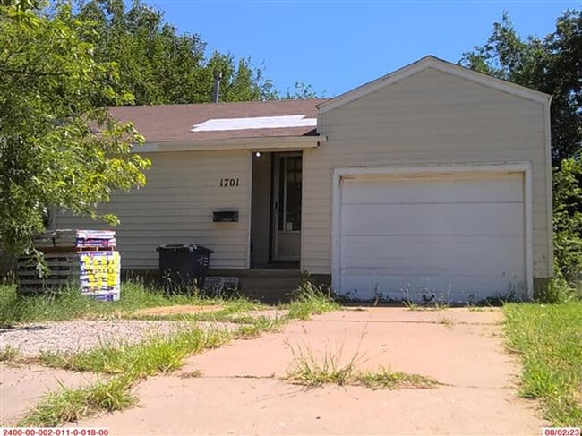 Photo - 1701 E Oak Ave Casa
