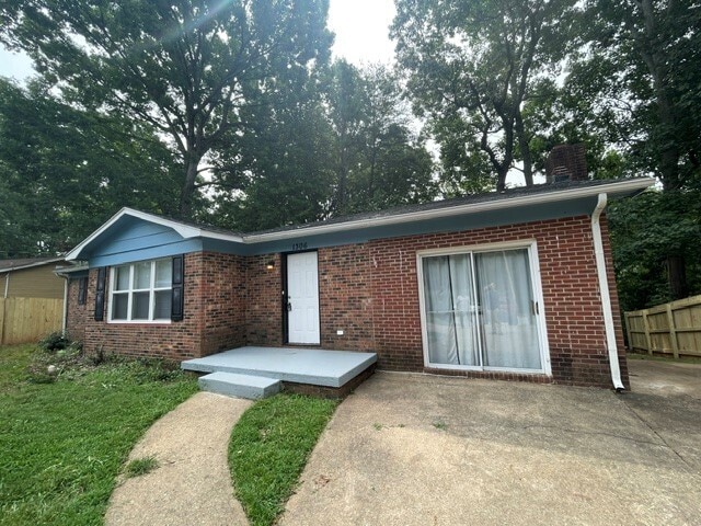 Building Photo - 1306 Northwoods Dr