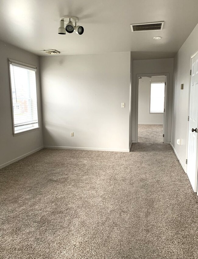 Photo - 1460 Lincoln Way E Unidad 1460 3