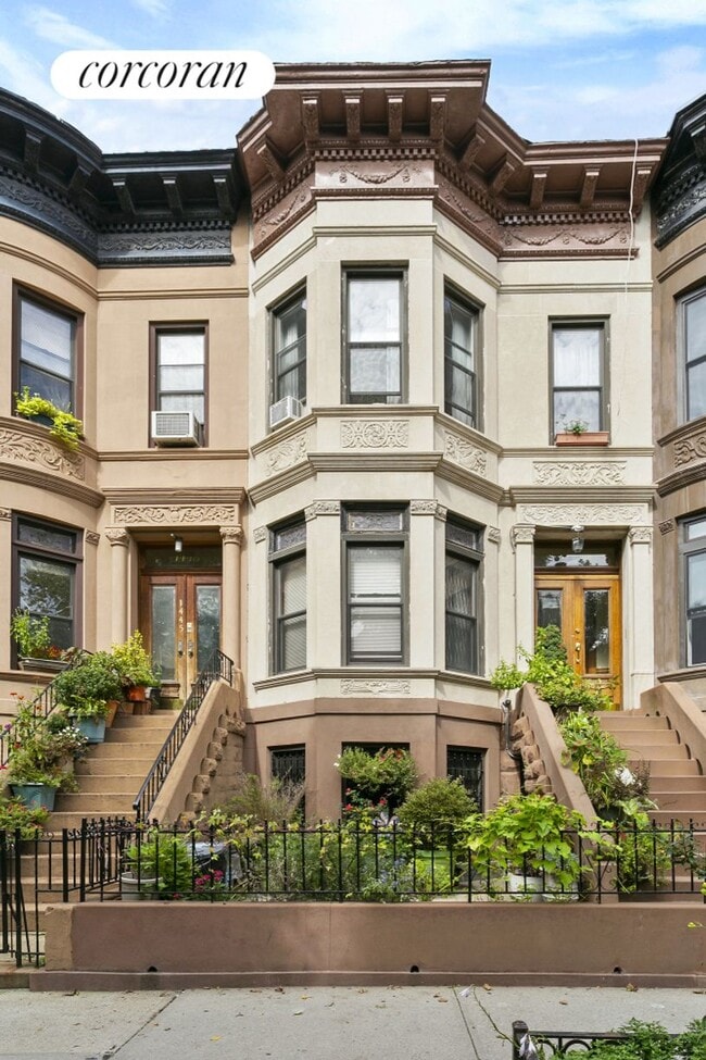 Photo - 1447 Dean St