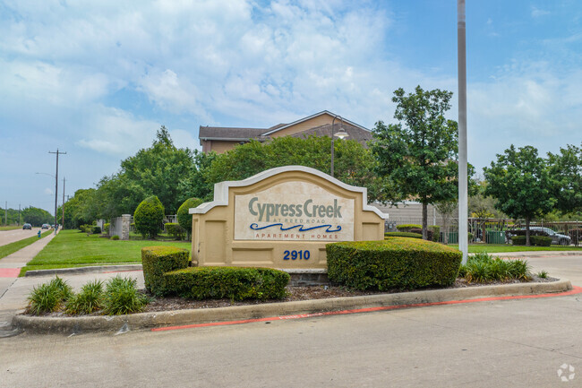 Cypress Creek at Reed Road Apartment Homes - Cypress Creek at Reed Road Apartment Homes