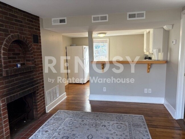 Photo - 305 1st Ave S