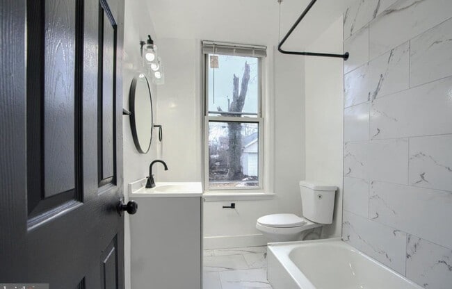 Photo - 3807 Fleetwood Ave Unidad 1