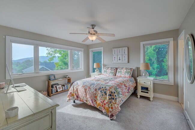 121 Penick Ct