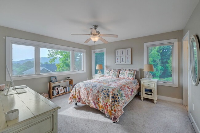 Photo - 121 Penick Ct