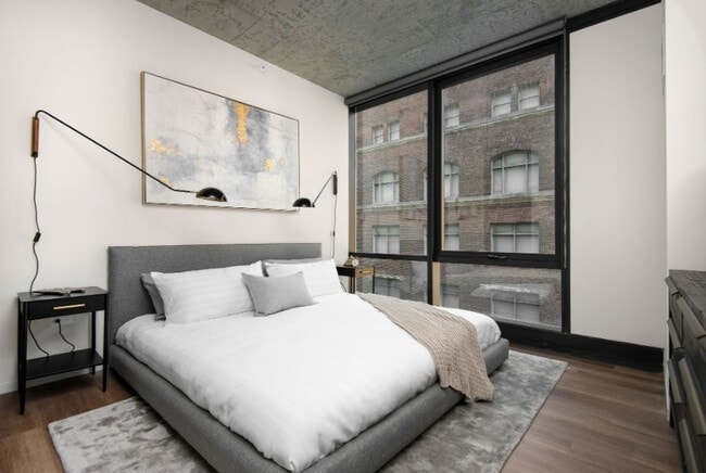 Photo - 73 E 14th St