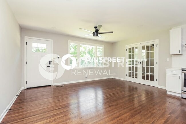 Photo - 3 Bedroom Pet-Friendly Home in NASHVILLE, TN with Main Street Renewal