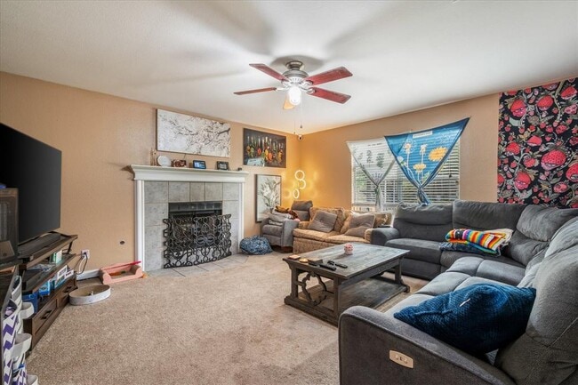 Photo - 922 Satellite View