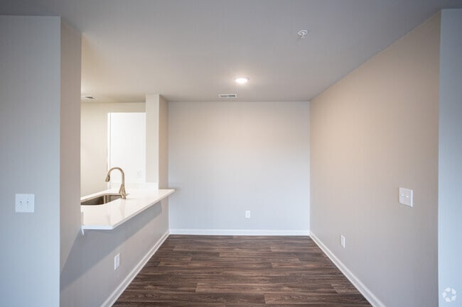 2BR, 2BA - 1,001SF - Dining Area