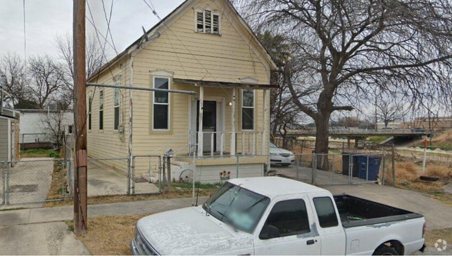 Building Photo - 210 S Smith St Rental
